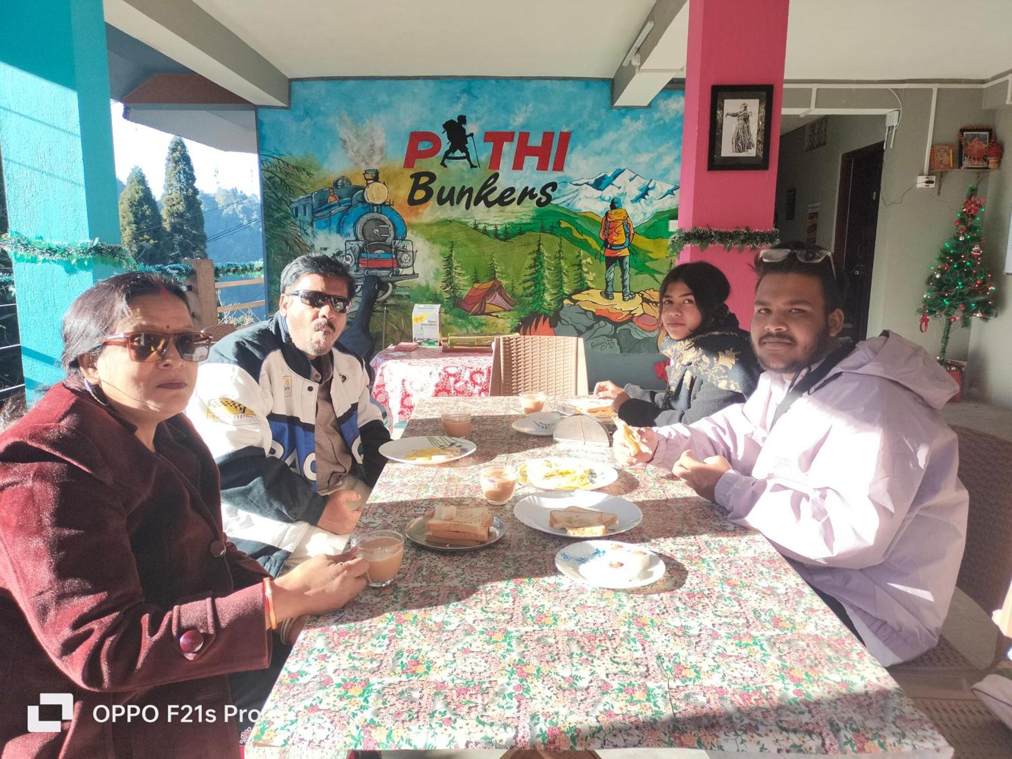 Pathi Bunkers Hostel Darjeeling  Luaran gambar