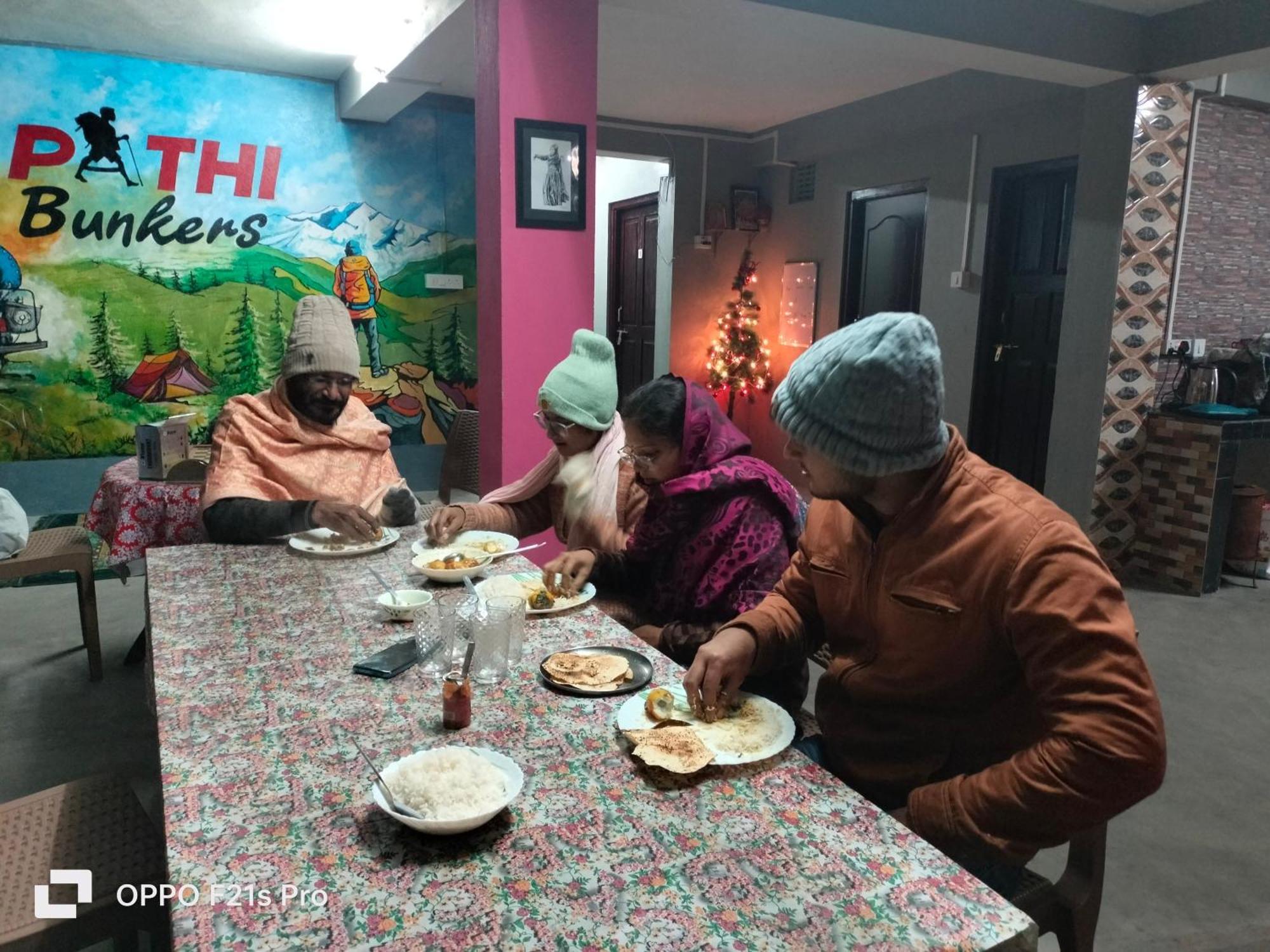 Pathi Bunkers Hostel Darjeeling  Luaran gambar